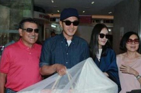 娱乐圈吃瓜两个人,揭秘幕后真相！