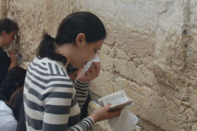 娱乐吃瓜君李小璐,从“夜宿门”到女团梦，娱乐圈的“甜妈”如何转型？