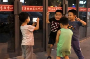 娱乐吃瓜头像图片男生,张艺兴森系少年风写真，尽显慵懒魅力